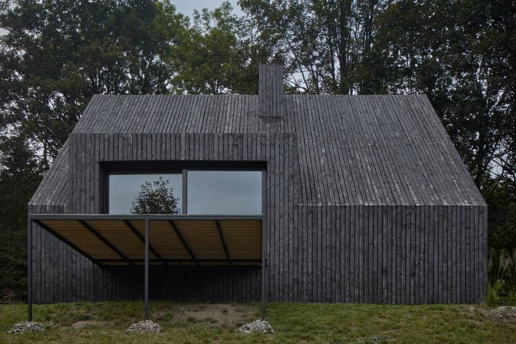 mjolk bukovka boysplaynice 04 1024x683 A Cozy Cottage in the Woods by MjöLK Architects