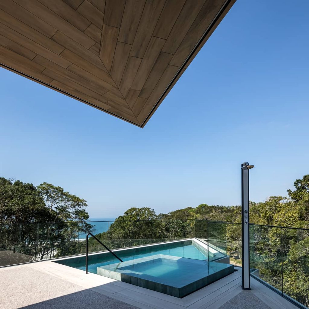 swimming pool 1024x1024 The Panoramic House by Schuchovski Arquitetura