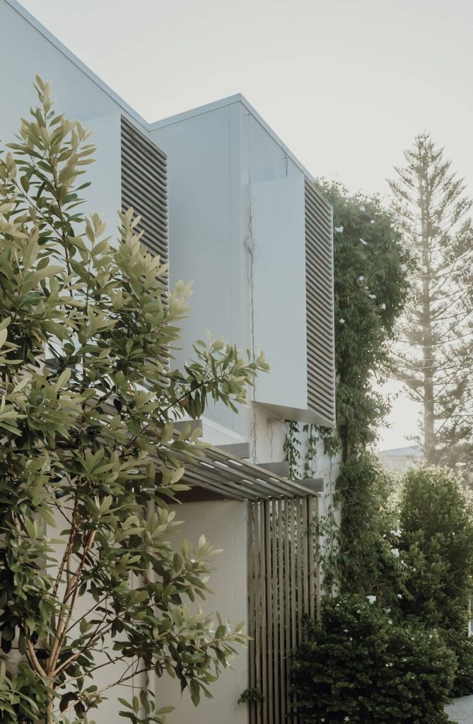 harmonious scale proportion 669x1024 Sunshine Beach House by Teeland Architects