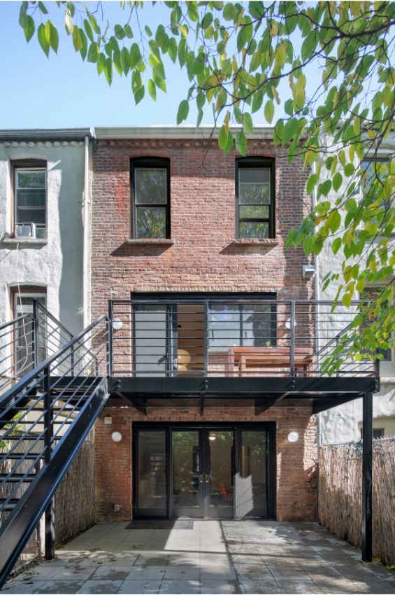 deck closeup 100 Year Old Townhouse Renovation by Studio Officina Architecture