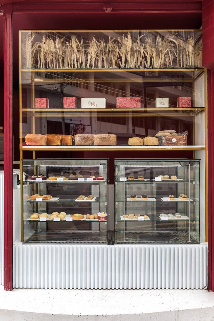 showcase 683x1024 Cake Door   a Corner Bakery by BOSCARDIN CORSI Architects