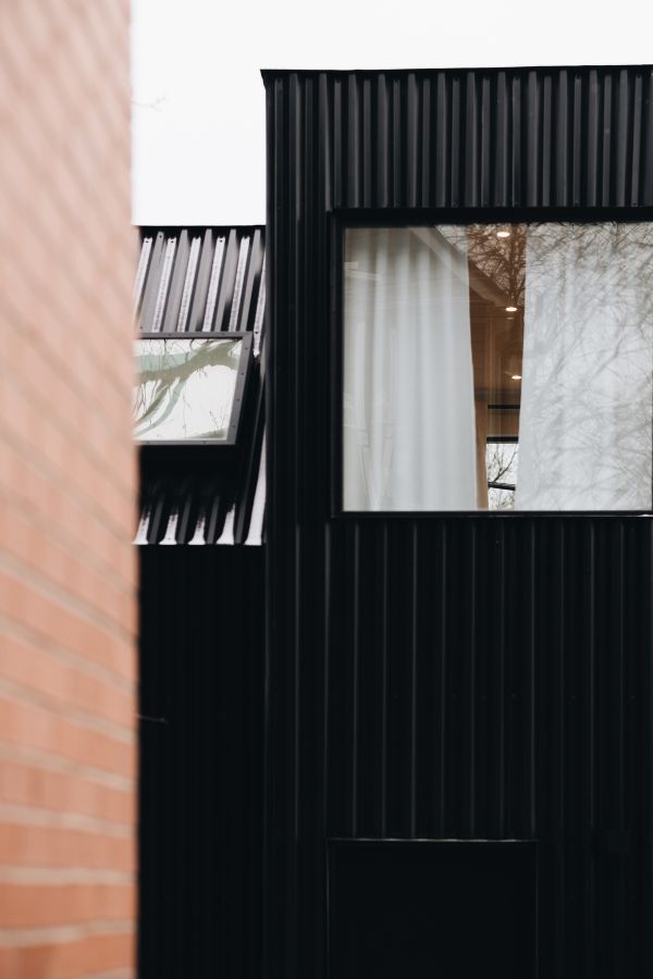 facade 95 Mackay Laneway House by Gabriel Fain Architects