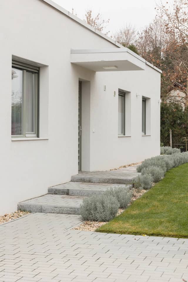 the white plastered facade Semi Detached House by Adam Balog