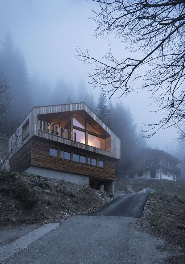 Mountain House by studio razavi architecture