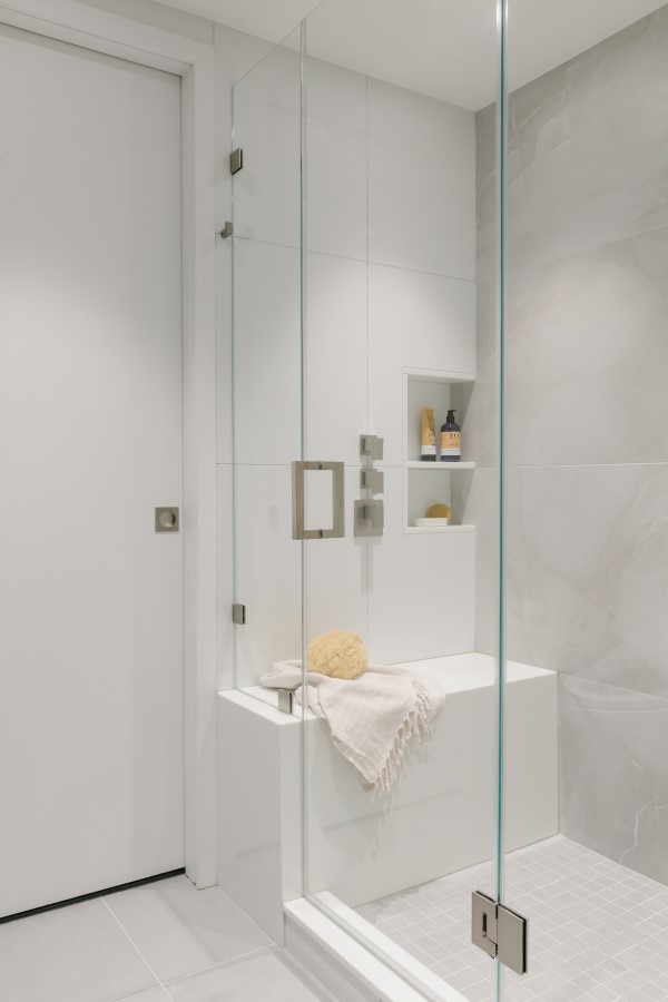 shower E+J Apartment by k da Architects
