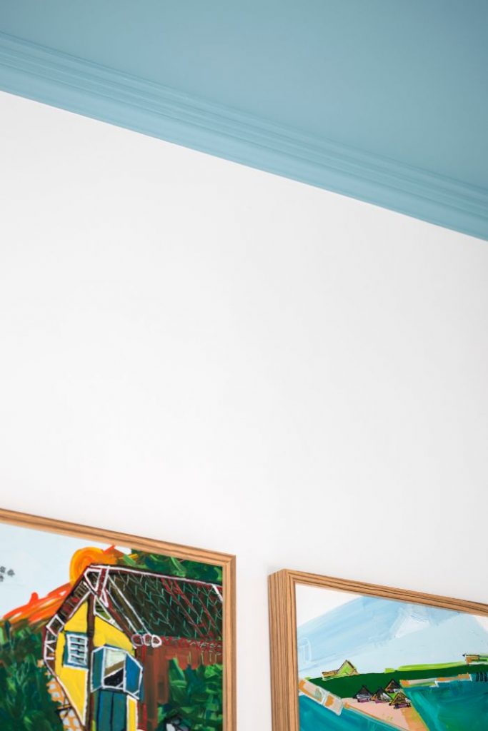 ceiling detail 683x1024 A Quick Transformation of a 146 m² Apartment by Angá Arquitetura