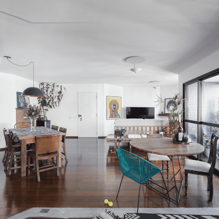 living room A Quick Transformation of a 146 m² Apartment by Angá Arquitetura