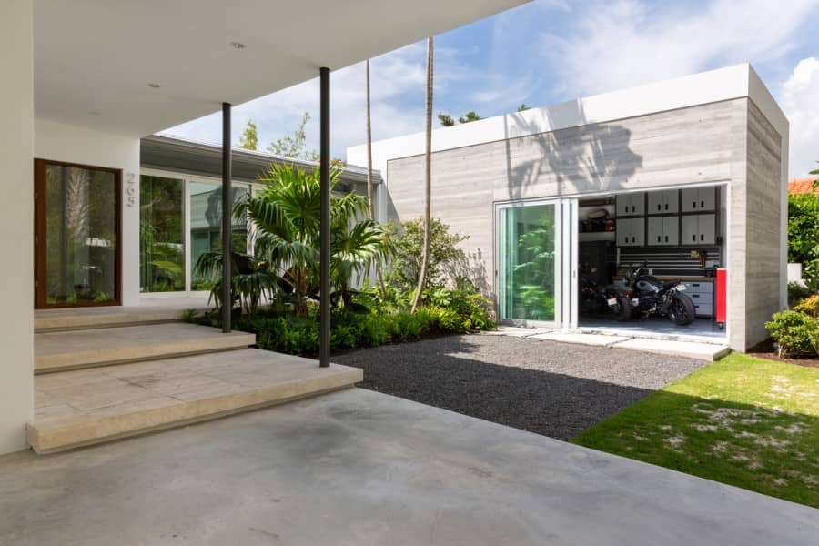 facade view A Mid Century Modern House by Upstairs Studio Architecture