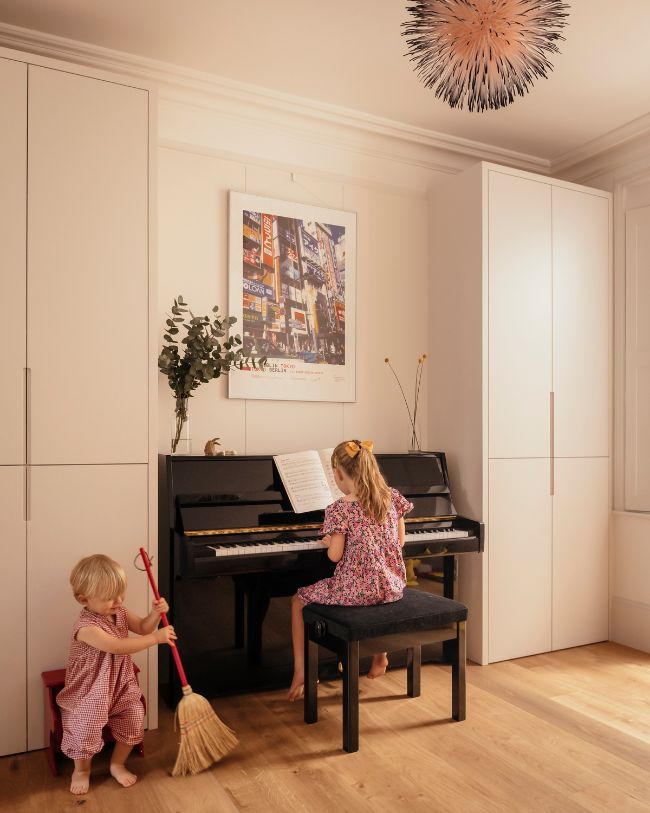 reception room piano niche Whittaker Parsons Added Interlocking Extensions to a Terraced Townhouse