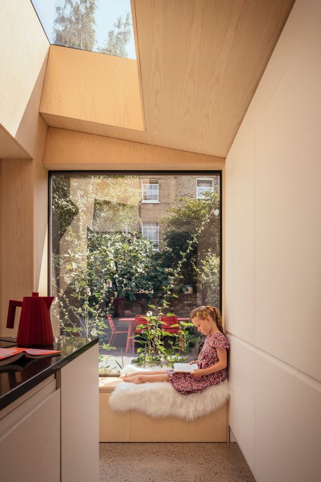 window seat Whittaker Parsons Added Interlocking Extensions to a Terraced Townhouse