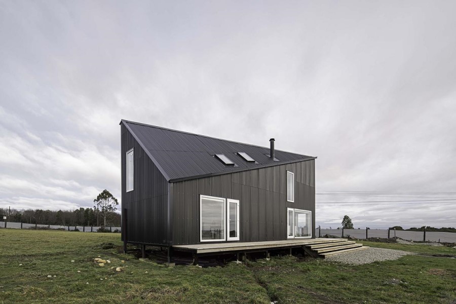 facade details Ridge House by Estudio Diagonal Architects