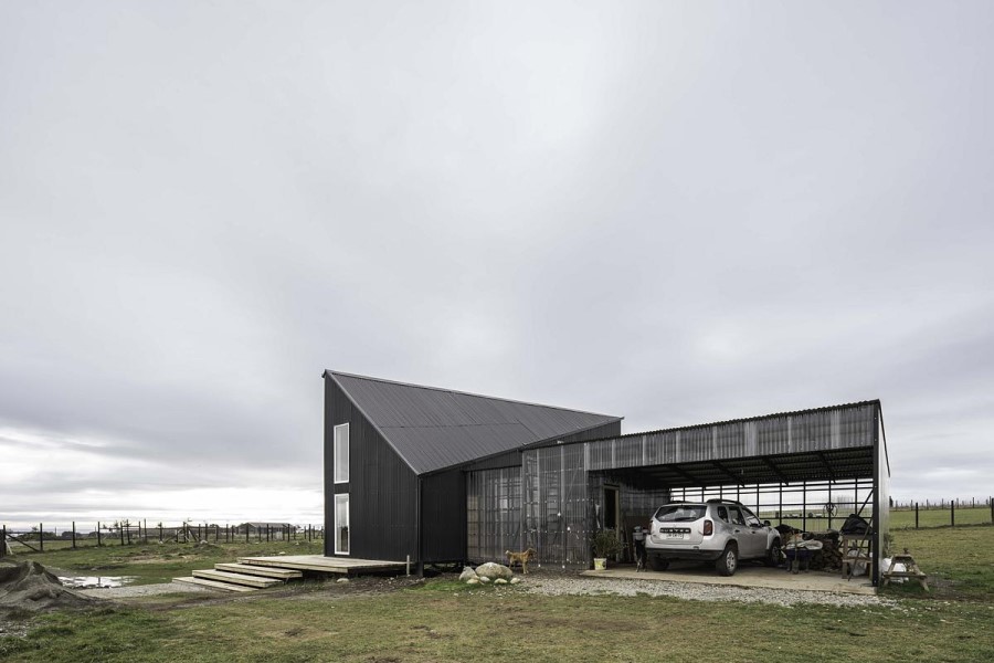 garage Ridge House by Estudio Diagonal Architects