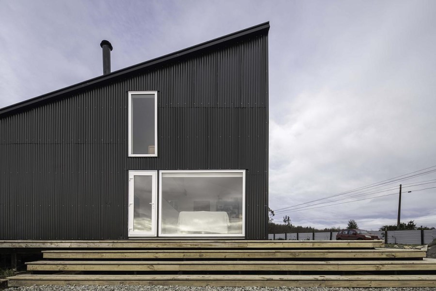 terrace window Ridge House by Estudio Diagonal Architects