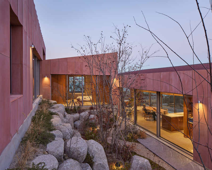 courtyard details Seosaeng House: Marrying Architectural Imagination with Korean Tradition